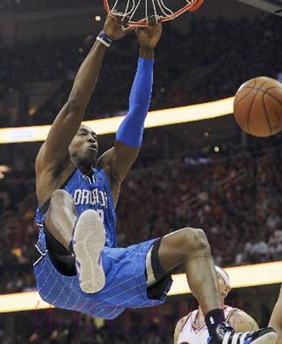 贡献本场最佳配合 三传两递双手暴扣